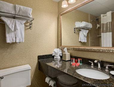 Ramada Plaza Hotel Columbus Room photo